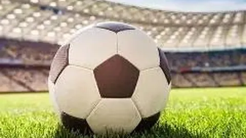 布兰妮之父截肢后亮相，轮椅姿态稳健