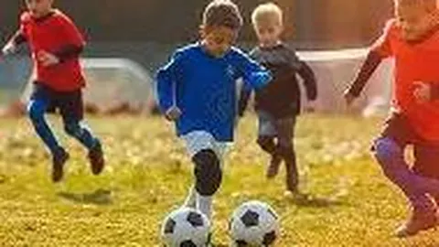 “2025年陕西省大学生足球赛事盛大启幕”